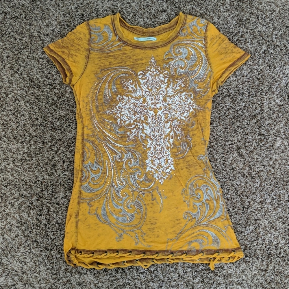 Graphic tee
